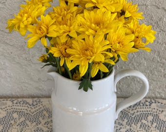 TG Green Ltd Vintage 70s Spectrum 40 oz White English Milk Pitcher 23-310