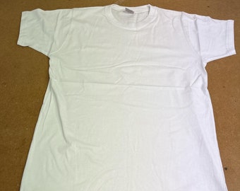 Enkel vit t-shirt
