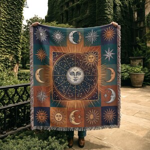 Couverture Astrologie Céleste | Tapisserie Tissée Lune et Soleil | Plaid Patchwork Ésotérique Dark Academia