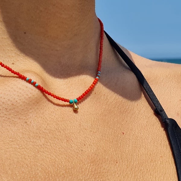 Rote und türkisfarbene japanische Perlenkette, Koralle, Sommerhalskette, Freundingeschenk, Schwestergeschenk, Korallenkette
