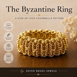Peut inclure: Une bague en cotte de mailles dorée avec un motif tissé complexe. L'image présente le texte The Byzantine Ring, A STEP-BY-STEP CHAINMAILLE PATTERN et SEVEN ROSES JEWELS, ainsi que des icônes pour un tutoriel, niveau débutant, photos et PDF.