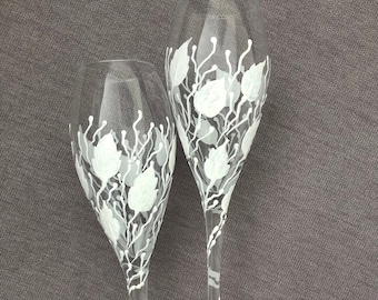 Wedding Glasses Handmade Champagne Flutes White Wedding flutes Rustic Wedding Glasses Hand painted Flutes Toasting flutes Champagne Glasses