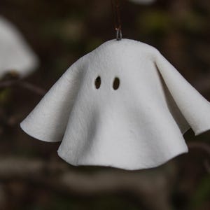 Halloween, Herbst, Geist, little Ghost, Porzellan, Handmade, Anhänger, Baumschmuck, Deko