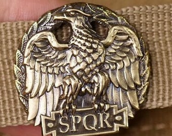 SPQR Eagle Molle Clip – Tactisch uitrustingsaccessoire Romeinse rijk, riemclip rugzak, verzamelobject oude geschiedenis voor re-enactment