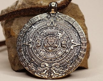 Colgante MAYA esculpido en latón, étnico, tribal, calendario maya, jeroglíficos, mesoamericano, azteca, espiritual, simbólica, joyería