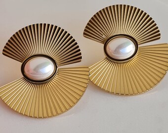 Retro inspired perled fan earrings, stainless steel waterproof, 18k gold plated earrings, handmade in Italy