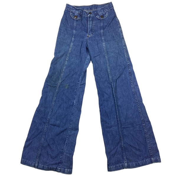 Vintage Wrangler 70s button fly boot cut denim. Made in the USA. Measures as a 26 x 31. High-quality.