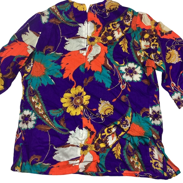 Vintage 60s floral print tunic. Vibrant colors. All over graphic. Back zip enclosure. Measures as an M/L.