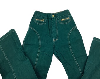 Vintage 70s hunter green flare denim. Made in Hong Kong. Very soft. Gold stitching and hardware. Zip/button enclosure. Youth 14