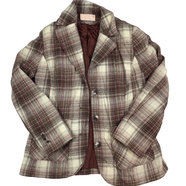 Vintage Pendleton 70s plaid wool blazer. Measures as a small. Laying flat: 18.5 inches pit to pit, 25 inches long. Brown