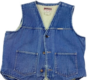 Vintage 90s light wash denim Sherpa vest. Two front slide pockets. High-quality. Tagged as a large, measures as a medium.