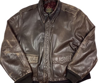 Vintage WW2 repro Willis & Geiger USAAF brown leather (1.3kg) Type A-2 flight jacket with Scovill zipper. Made in USA. 80s. Fully lined.