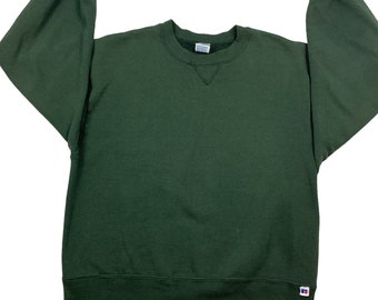 Vintage Russell Athletic Crewneck sweatshirt. In the USA. 80/90s. High-quality. Forest green color way. Tagged as a Large, measures medium