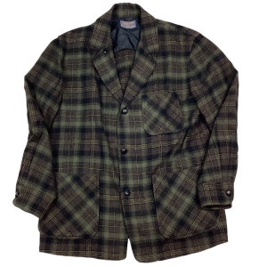 Vintage Pendleton 60/70s wool lightweight jacket. Made in the USA. 100% wool. Tagged as a medium. Button front enclosure. Medium