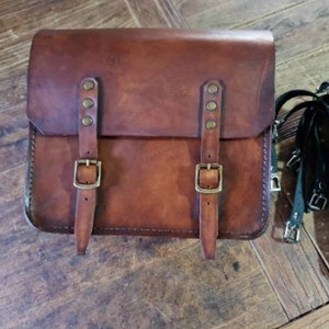 Leather side motorcycle bag for Cafe Racer and Scrambler Cafe racer and Scrambler saddle bag. 