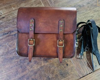 Borsa moto laterale in cuoio toscano invecchiato.Hand made in Italy