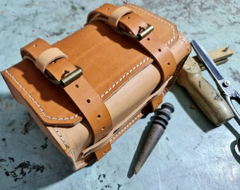 Honda Monkey 125 top case in natural leather. Entirely handmade. Hand-made in Italy.