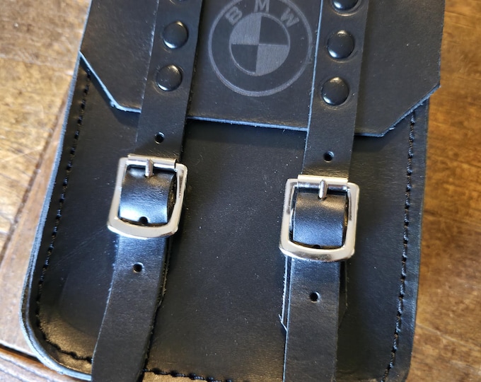 Borsa moto porta lucchetto in cuoio toscano nero con logo.