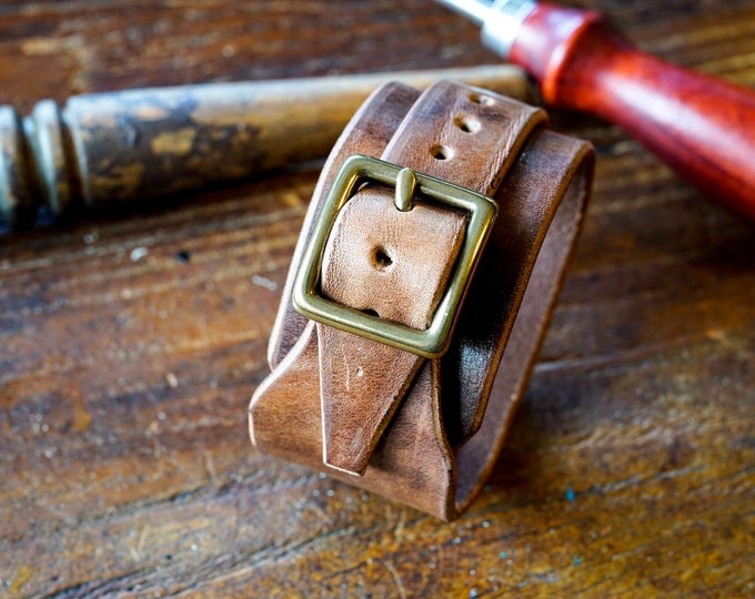 Bracelet in aged Tuscan hazelnut leather