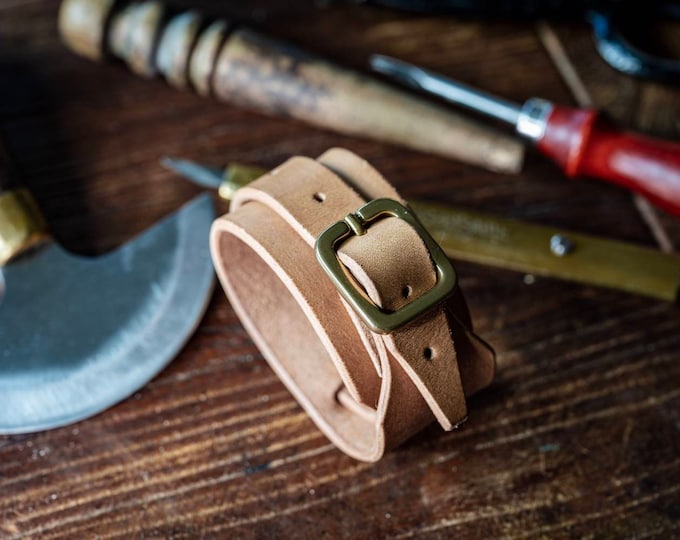 Bracelet in aged Tuscan leather narural color