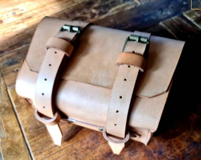 Enduro tool bag in Honda Africa twin leather, Ktm. Natural Tuscan leather. Triangular shape