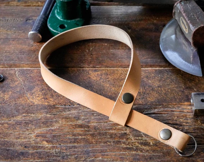 Leather wrist camera strap, photographer gift. Handmade with Tuscany leather. Vintage look