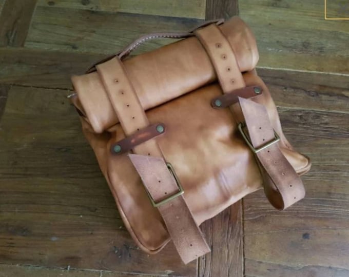 Motorcycle bag leather color natural leather aged roll up with support Unit Garage quick lock system for Bmw R nine T .
