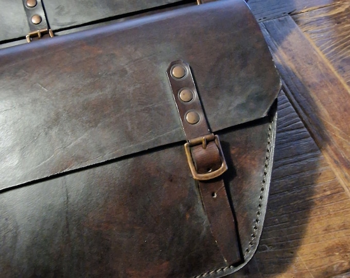 Moto Guzzi V7 coppia di borse destra e sinistra. Cuoio Color noce scuro.