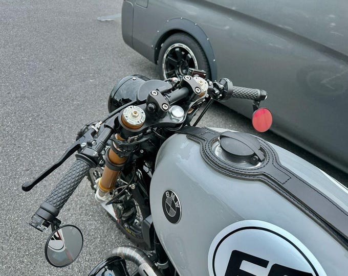 Bmw r80 r100 series 24 lt leather tank belt Cafe Racer and Scrambler. Total black.