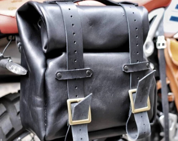 Roll up leather bag in natural leather color. Bmw, Triumph Bonneville, Honda. Cafe racer