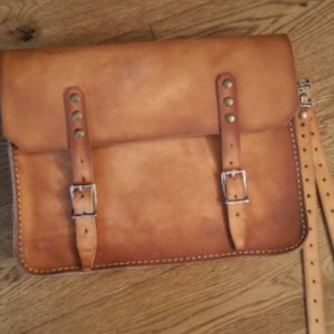 Leather side motorcycle bag for Cafe Racer and Scrambler Cafe racer and Scrambler saddle bag.