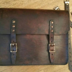Leather side motorcycle bag for Cafe Racer and Scrambler Cafe racer and Scrambler saddle bag.