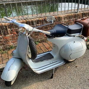 Leather top case for Piaggio Vespa in aged leather with personalized logo