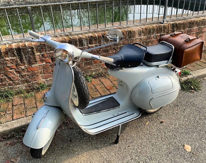 Leather top case for Piaggio Vespa in aged leather with personalized logo