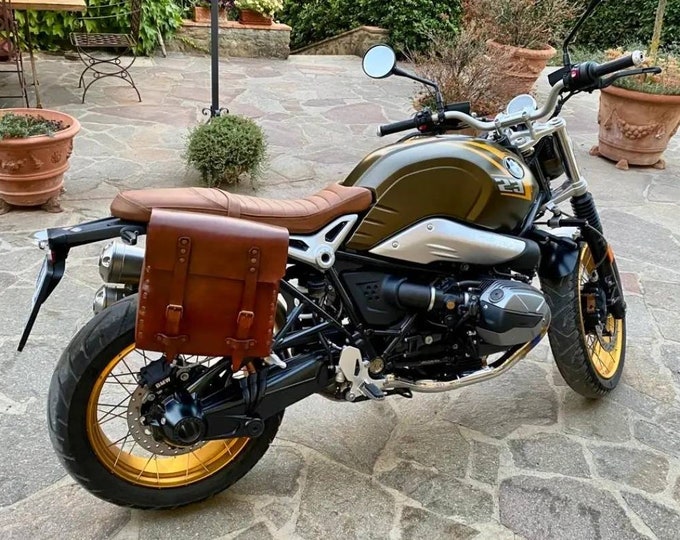 Aged leather side motorcycle bag for BMW r nine t Cafe Racer and Scrambler Cafe racer and Scrambler saddle bag with BMW support