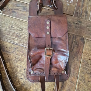 Bmw r45 r65 r80 r100 r80gs r100 gs r80 g/s leather tank belt and bag camera holder Cafe Racer and Scrambler.