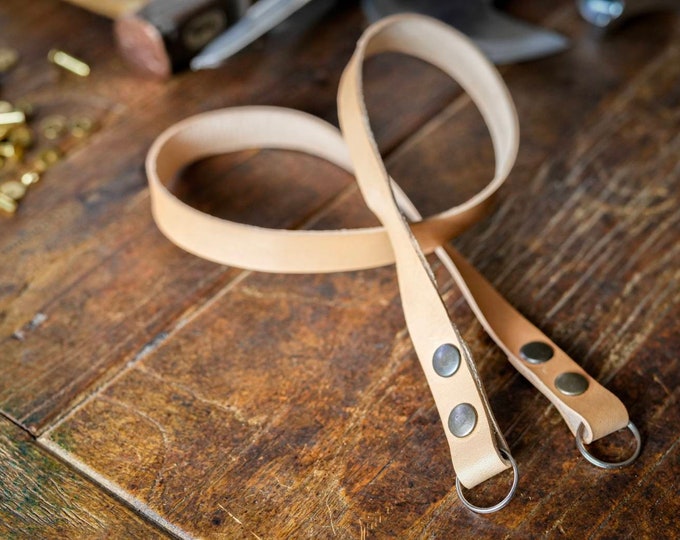 Leather neck camera strap, photographer gift. Handmade with Tuscany leather. Vintage look