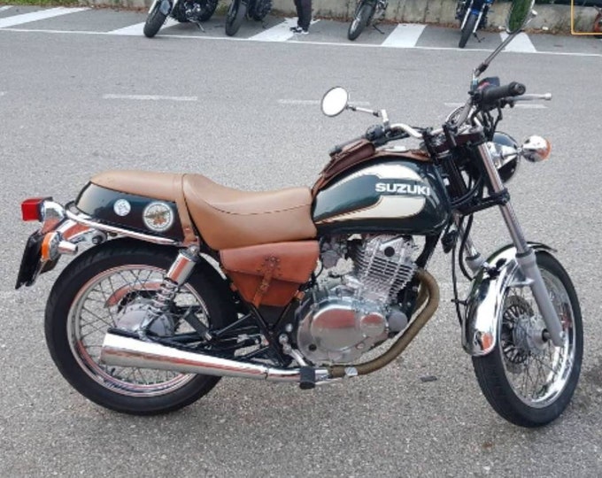 Suzuki TU250X right side bag cafe racer scrambler. Aged honey colour