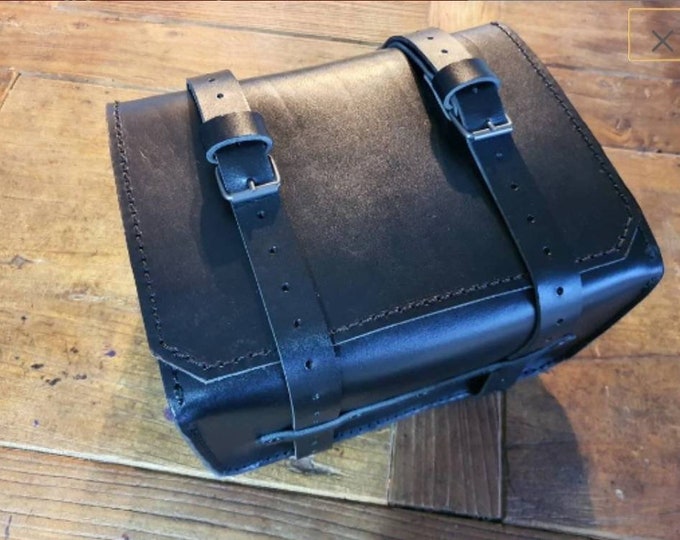 Enduro tool bag in black leather Triumph T140