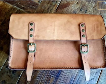 Motorcycle bag in natural Tuscan leather. Handmade in Italy.