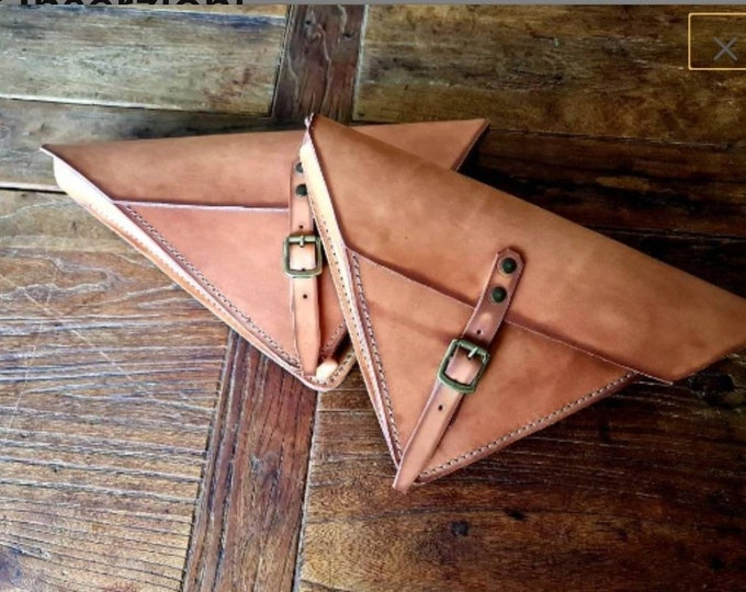 Bmw k series Cafe racer scrambler pair side door bags triangle frame left and right color leather narural patina effect.