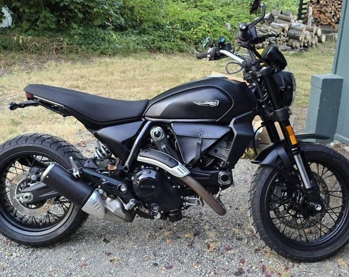 Ducati scrambler series side bag RIGHT cafe racer scrambler. Color BLACK