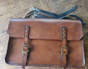 Piaggio Vespa front bag in aged Tuscan leather. Hand-made in Italy.