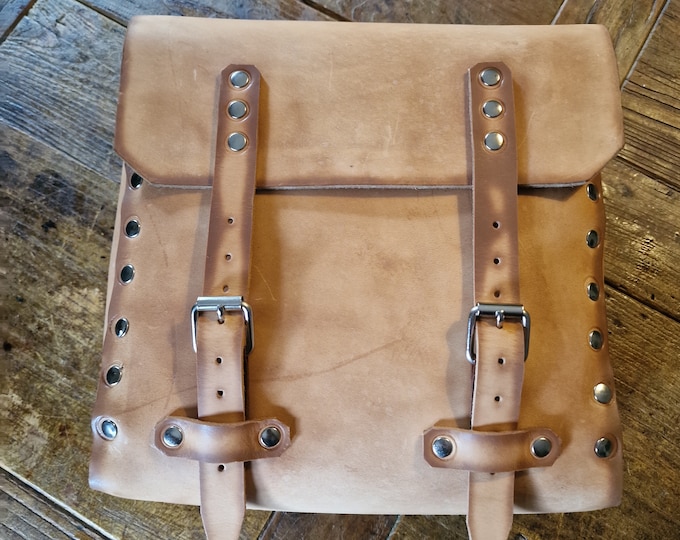 BMW r nine t borsa moto in cuoio naturale con supporto BMW. Rivetti ottone