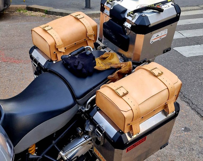 Pair of 4mm natural leather bags with aluminum bags for BMW R1200 GS ADV. Totally handmade. Hand made in Italy.