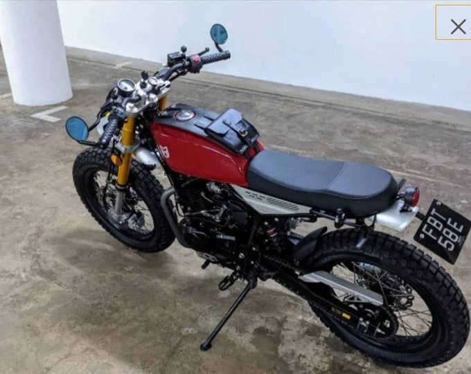 Mutt Akita 125 and Mutt Razorback black leather tank belt and documents bag Cafe Racer e Scrambler