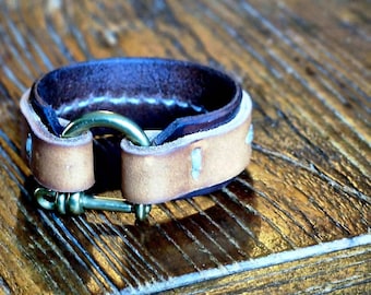 Two-tone aged Tuscan leather bracelet. Entirely handmade. Hand made in Italy.