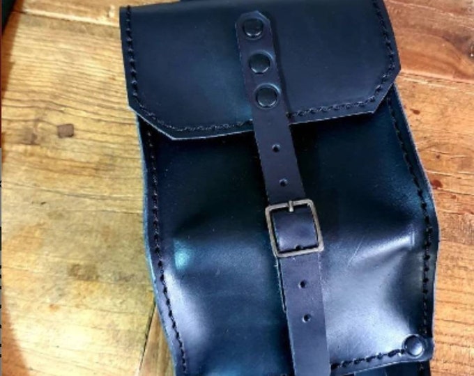 Triumph Bonneville, Scrambler leather tank belt Cafe Racer and Scrambler. BLACK leather tank band with large object holder. Vintage look