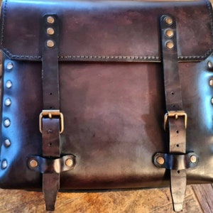 Aged leather side motorcycle bag for Cafe Racer and Scrambler Cafe racer and Scrambler saddle bag. Deep brown color