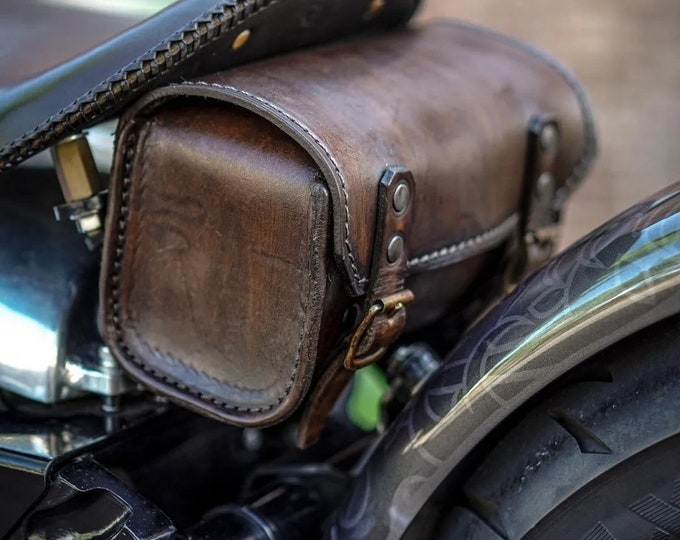 Fork bag for motorcycles, enduro and scrambler. Dark walnut leather. Hand made in Italy.